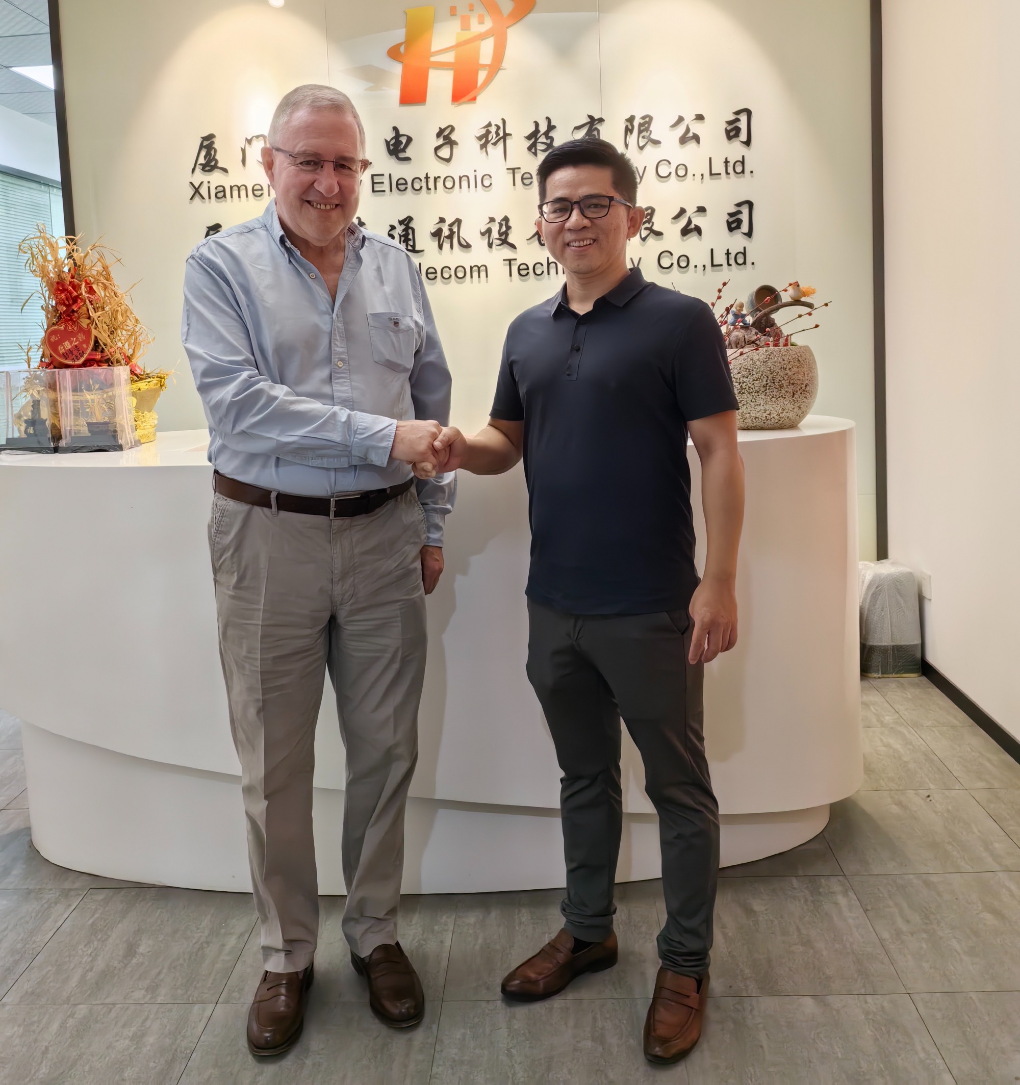 UK IoT CEO Visits Honlly to Advance Industrial Router, 5G CPE and MiFi Business